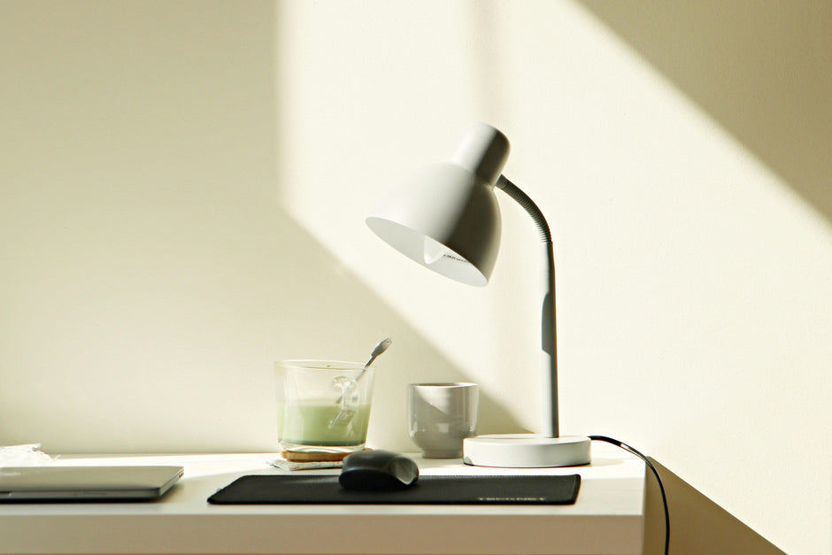 How To Select The Perfect Office Desk Lamp?