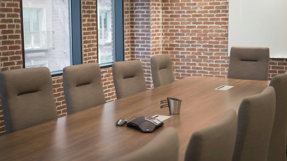 Features of High-Quality Conference Tables