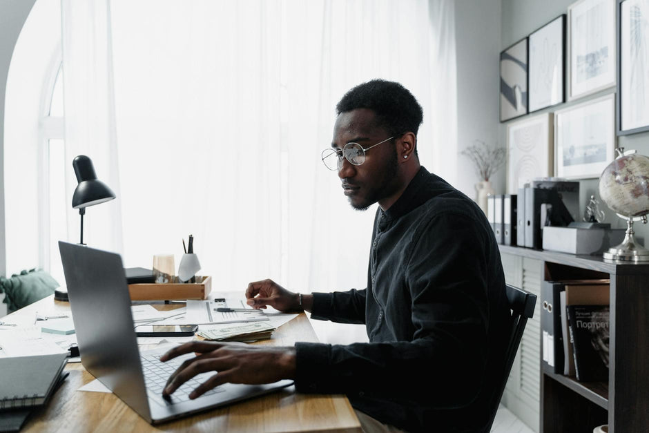 Best Desk Layouts for Financial Analysts