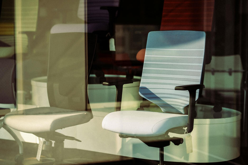 Swivel conference chairs with wheels