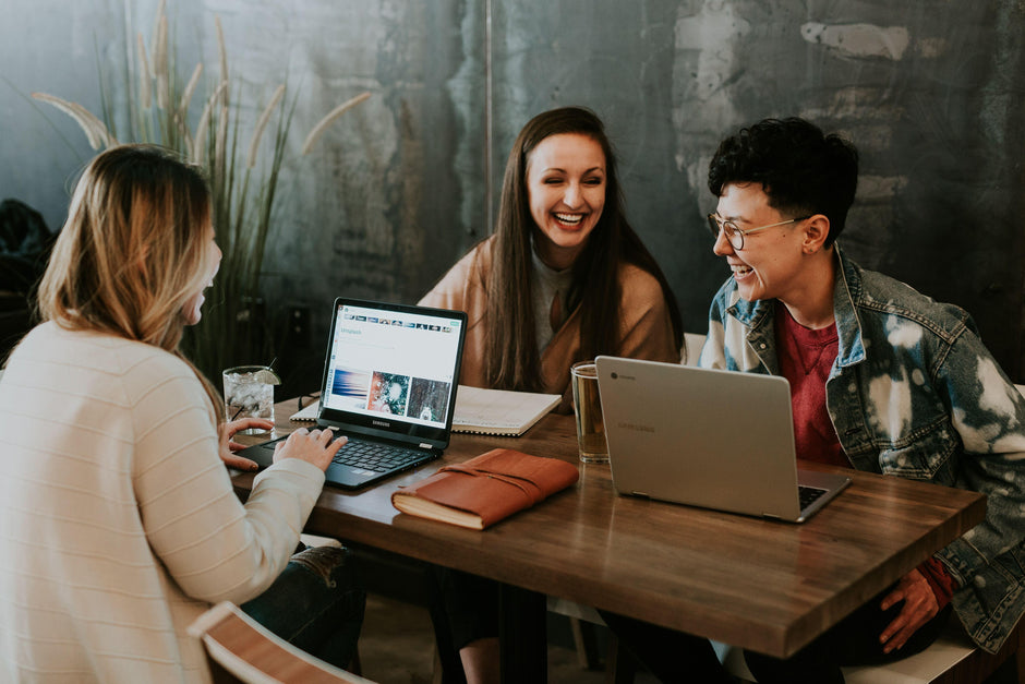 What Are The Benefits Of U Shaped Desks?